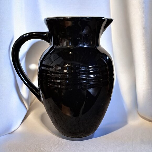 Le Creuset Stoneware Large 2Qt Pitcher Water Jug Black 9" Tall 12-25 - Picture 11 of 16
